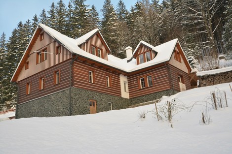 Wiederaufbau einer Hütte in den Bergen | Wiederaufbau einer Hütte in den Bergen