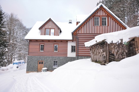 Wiederaufbau einer Hütte in den Bergen | Wiederaufbau einer Hütte in den Bergen