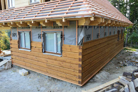 Holzverkleidung des wochenendhauses